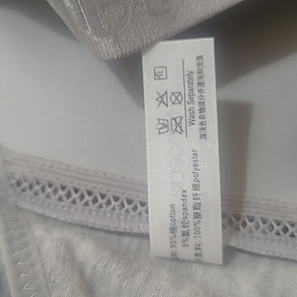 3/$30 - Fandecie Seamless Grey Padded Sports Bra - Size 80-92.5cm - Picture 5 of 5